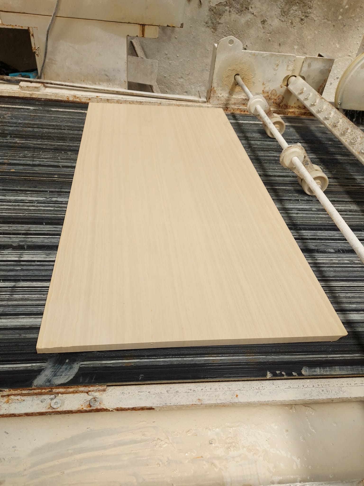 Vein Cut Limestone Tiles